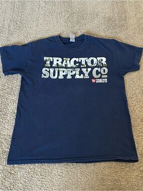 ‼️ Tractor Supply Co Graphic T-Shirt Men’s M Navy Blue Distressed Logo Tee 🚜